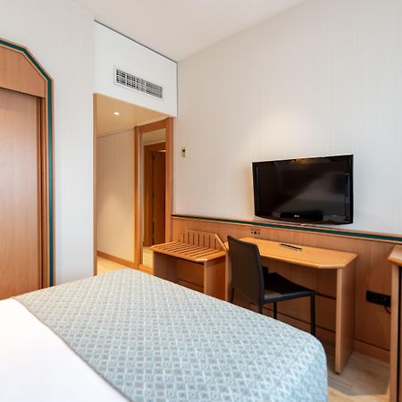 Hotel Praga Madrid Esterno foto